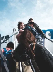 5 patarimai laukiantiems šeimos atostogų, kad skrydis su vaikais būtų lengvesnis