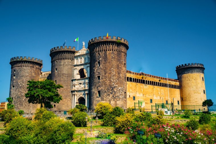 neapolio-pilis-Themedieval-castle-of-Maschio-Angioinoor-Castel-Nuovo-New-Castle-Naples-Italy.jpg